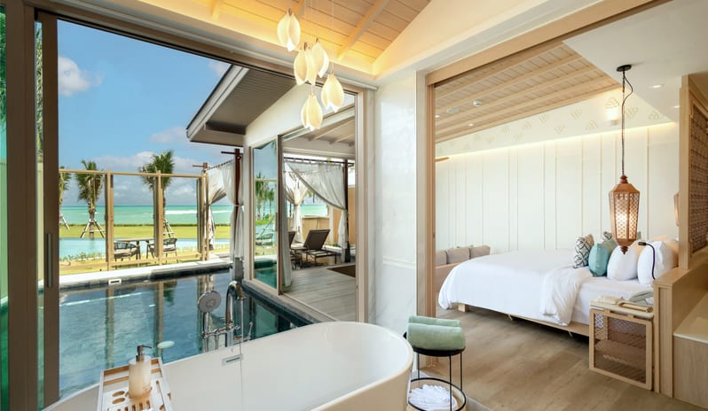 Seafront Double Pool Villa Bathtub
